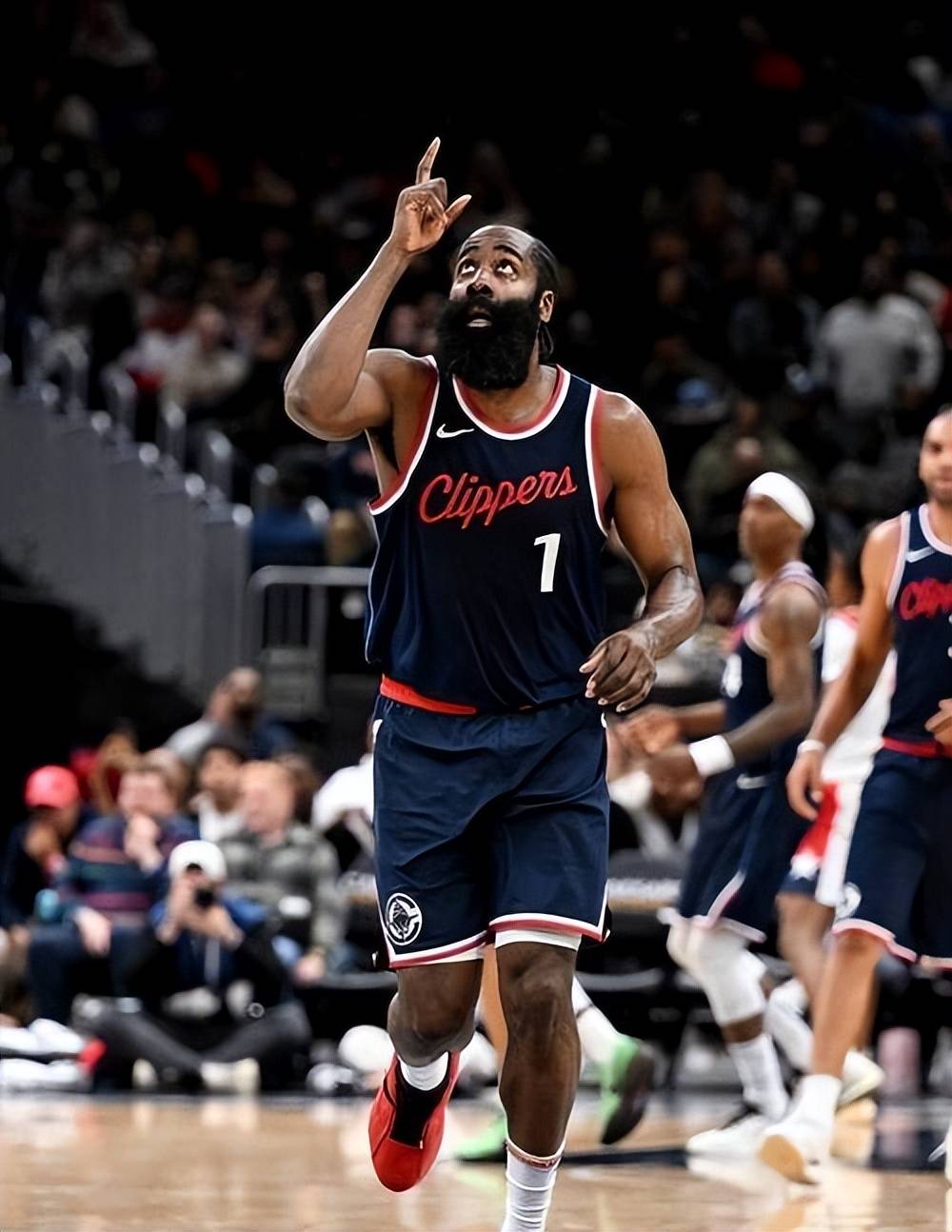 ld sports-快船球员公开质疑裁判判罚尺度，引争议，因此的人.的简单介绍
